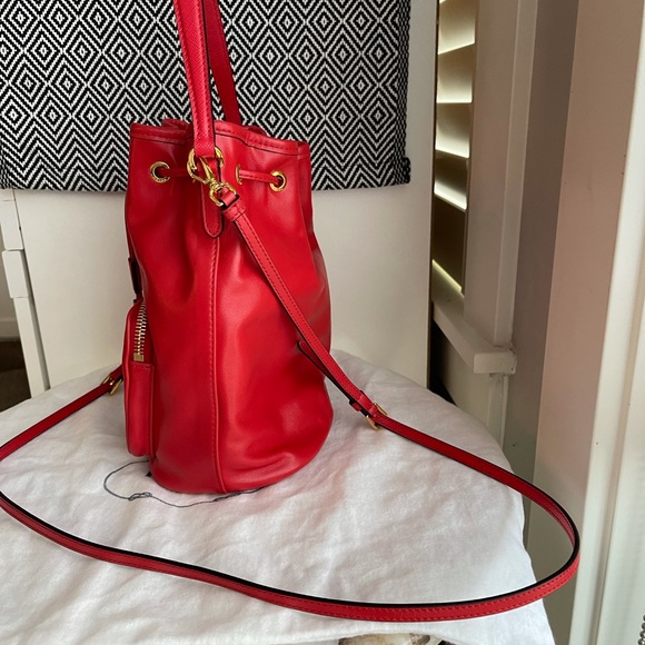 Authentic Prada leather bucket bag - Picture 2 of 7